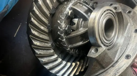 Opravy nápravových častí strojov